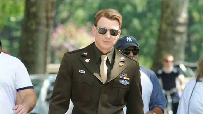 [Bintang] Chris Evans