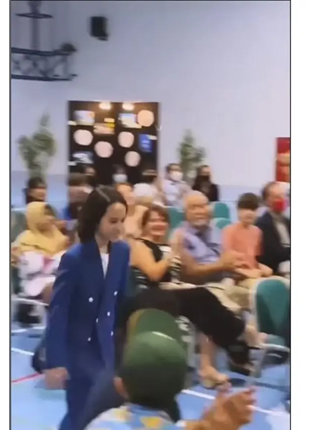 6 Potret Noah Sinclair Jalani Wisuda SD, Bikin Bunga Citra Lestari Bangga
