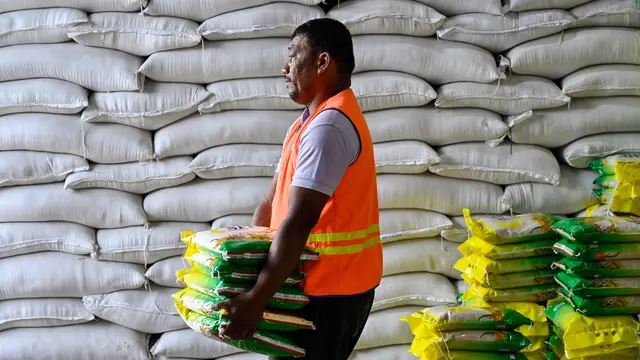 Aman, Stok Beras untuk Korban Banjir dan Longsor di Sumatra