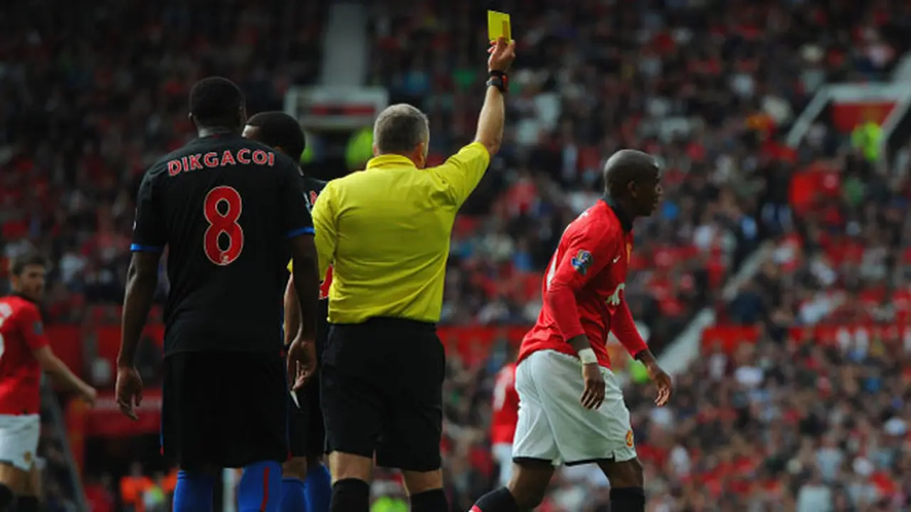 ashley-young-diving-131107c.jpg