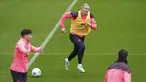 Penyerang Manchester City Erling Haaland berlari saat sesi latihan menjelang lanjutan Liga Champions, di City Football Academy, Manchester, Senin 6 November 2023. (Martin Rickett/PA via AP)