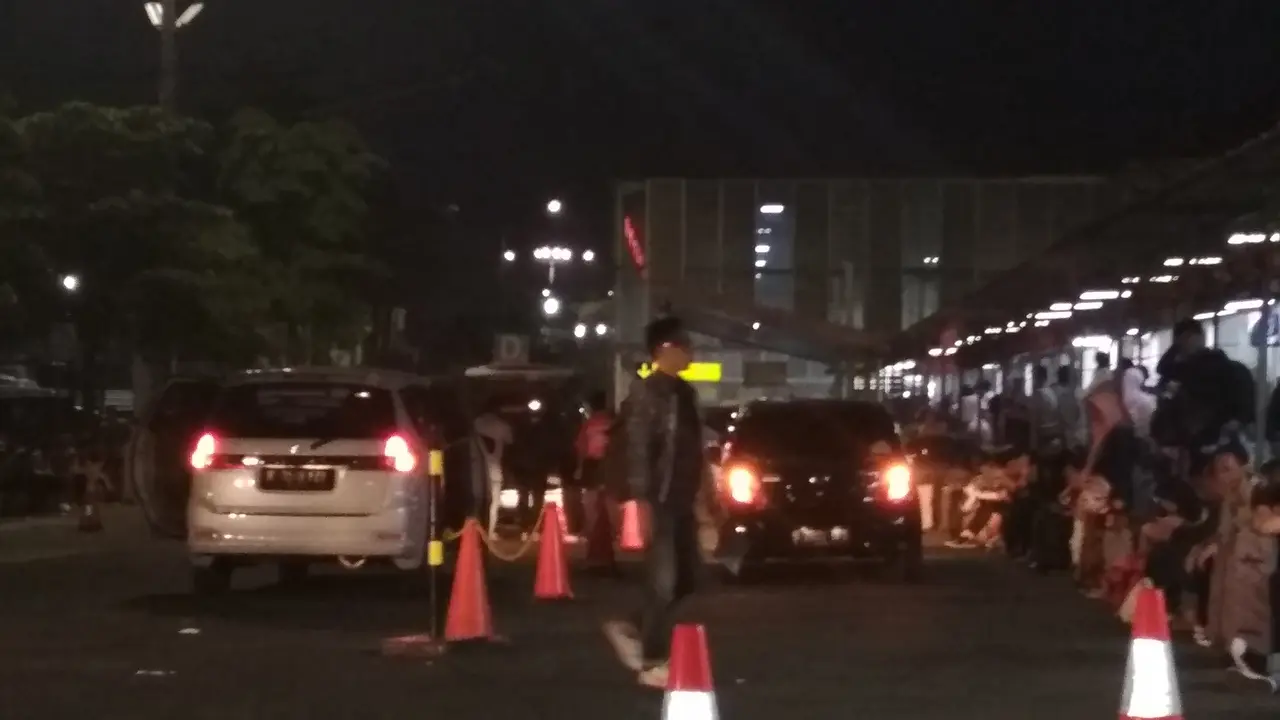 Keramaian di Stasiun Senen pada H-2 Lebaran (Liputan6.com/Moch Harun Syah)