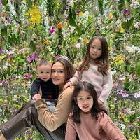 Liburan di Jepang, penampilan Yasmin Wildblood terlihat selalu kece abis. [Foto: IG/yaswildblood].