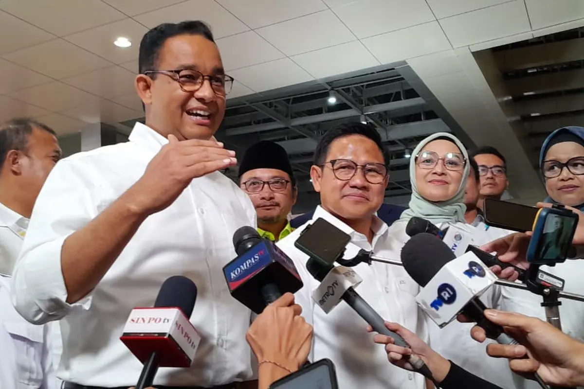 Pasangan capres-cawapres nomor urut satu, Anies Baswedan-Muhaimin Iskandar usai debat cawapres di Jakarta Convention Center (JCC), Senayan, Jakarta Pusat, Minggu malam (21/1/2024). (Liputan6.com/Winda Nelfira)