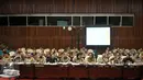 Suasana Rapat Kerja dengan Komisi IV DPR RI, di Kompleks Parlemen, Senayan, Jakarta, (18/4). Rapat tersebut Menteri LHK meminta Proyek Reklamasi pantai utara Jakarta, kabupaten Tangerang dan Bekasi untuk di berhentikan. (Liputan6.com/JohanTallo)  