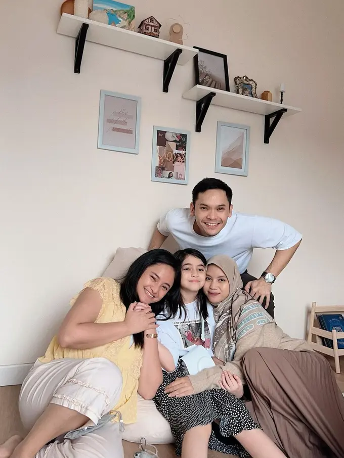 Marshanda dan keluarga baru mantan suami