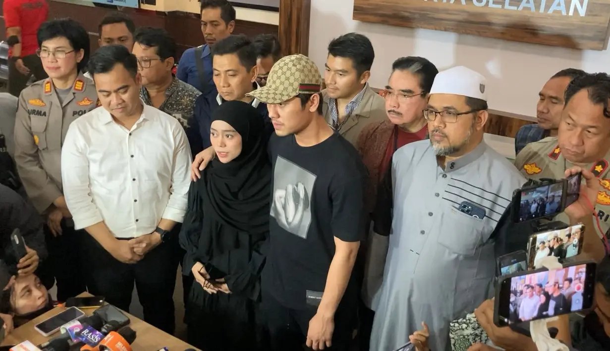 Lesti juga meminta maaf telah menimbulkan kegaduhan atas kasus ini. Namun ia yakin dengan keputusan memaafkan sang suami. [KapanLagi,com/Irfan Kafril]