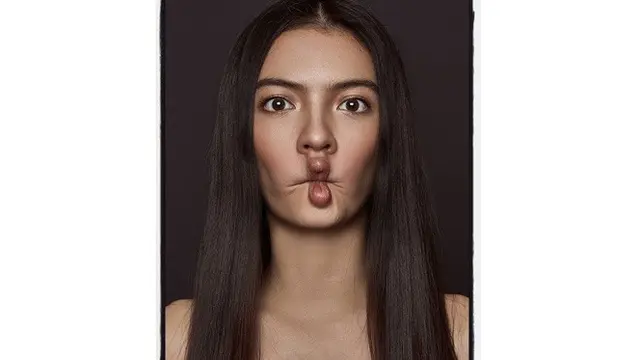 6 Foto 'Duck Face' ala Raline Shah, Tetap Cantik Memesona