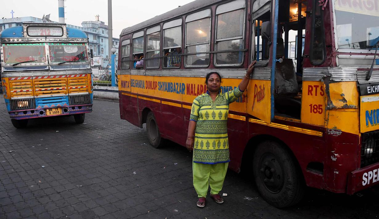 Foto Potret Sopir Bus Perempuan Satu Satunya Di Kolkata Global Liputan6 Com
