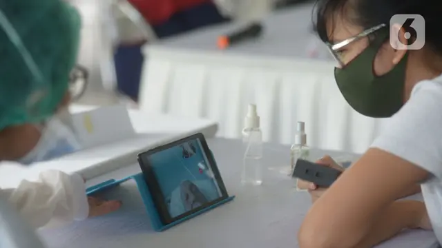Lewat Video Call, Keluarga Lepas Rindu dengan Pasien COVID-19