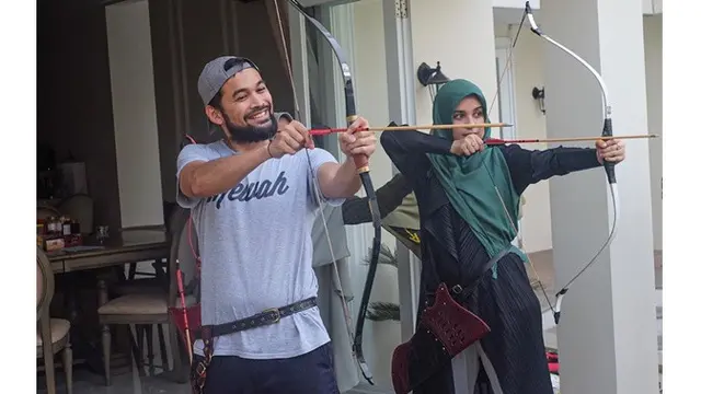 7 Potret Mesra Shireen Sungkar dan Teuku Wisnu, Beri Kejutan Romantis saat Anniversary