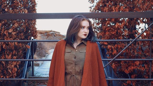 Rekomendasi Lima Outfit saat Musim Hujan yang Fashionable  Fashion