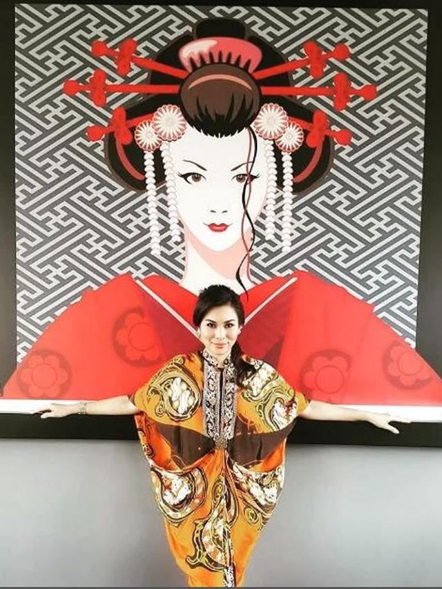 Aktif Jadi Presenter, Ini 7 Potret Terbaru Anya Dwinov yang Tampil Awet Muda