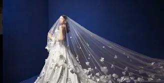 Tinara jadi satu-satunya dari Indonesia dan Asia Tenggara, lolos seleksi ketat dan berhak ikut serta Melange de Blanc. Melange de Blanc sendiri adalah sebuah bridal trade show eksklusif ternama di Amerika yang menjadi pusat temu antara buyers dan brands dari seluruh dunia. [Tinara]