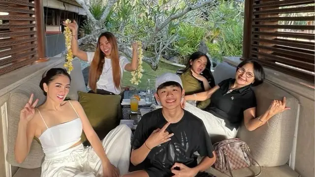 Kebersamaan Angel Karamoy dengan Keluarga (Instagram/@realangelkaramoy)