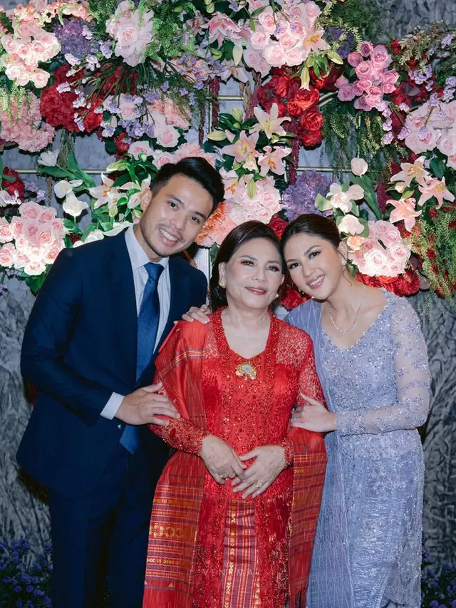 Pesona Jessica Mila yang Sudah Resmi Jadi Perempuan Batak, Cantik dalam Balutan Kain Songket Sutra Mahal