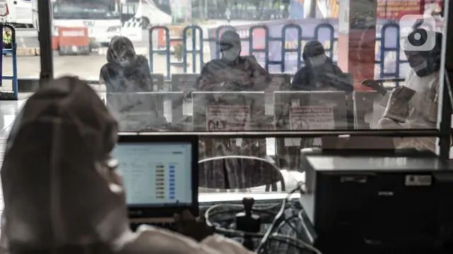 Tes Antigen Pendatang di Terminal Kampung Rambutan