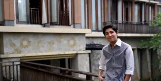 Kini penyanyi muda dan tampan, Teuku Rasya menjalani project pembuatan video clip yang bertajuk 'Ku Kan Menunggu Mu'. (Adrian Putra/Bintang.com)