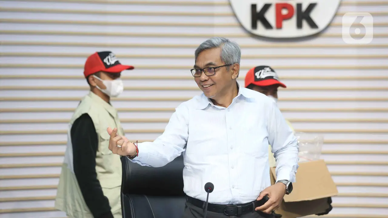 KPK Perlihatkan Barang Bukti OTT Kantor Imigrasi Jakarta Barat
