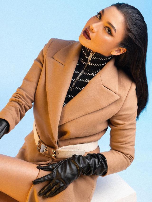 7 Gaya Pemotretan Angela Gilsha dalam Tema Classe Confidentiel, Memesona