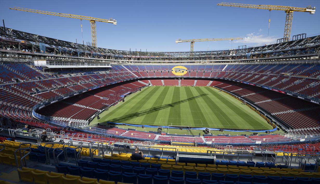 Setelah lama ditutup sejak 2003 lalu, renovasi Camp Nou hampir rampung pada tahun ini. (AFP/Josep Lago)