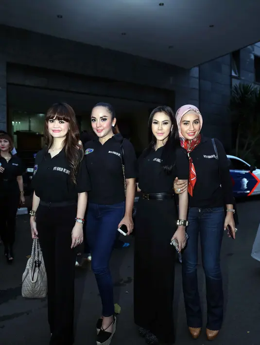 "Yang pasti sesuai baju yang kita pakai tentang narkoba, bersama BNN kasih penyuluhan untuk masyarakat," kata Regina Andriane. (Nurwahyunan/Bintang.com)