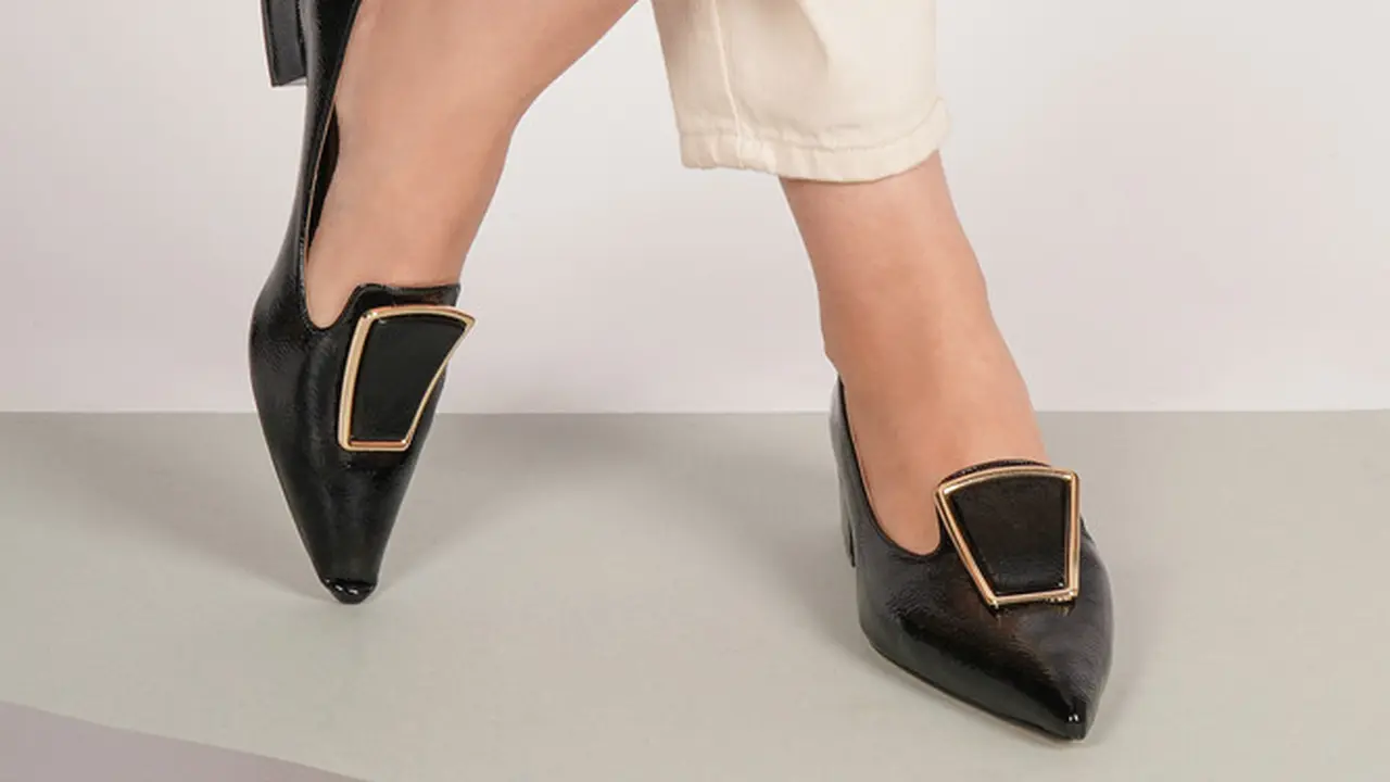 Flat shoes