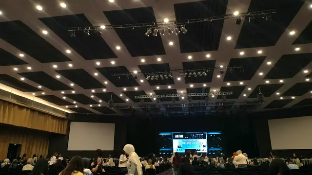 Konser JAY B yang bertajuk Tape: Re Load di The Kasablanka Hall, Sabtu (5/4/25). (Liputan6.com/Rahmadina Sundari)Konser JAY B yang bertajuk Tape: Re Load di The Kasablanka Hall, Sabtu (5/4/25). (Liputan6.com/Rahmadina Sundari)