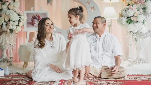 Momen Akikah Anak Kedua Yasmine Wildblood (sumber: instagram/yaswildblood)