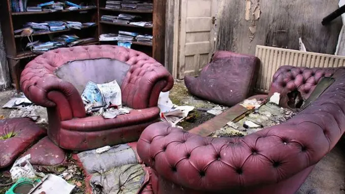 Rupa 'Rumah Hantu' Miliarder Inggris dalam 14 Potret Menyeramkan