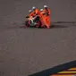 Marc Marquez menjadi salah satu penyebab utama Repsol Honda terpuruk di empat musim terakhir MotoGP. Dia sudah tak tampil di dua balapan terakhir karena tak siap mental terus-terusan crash di lintasan (AFP)