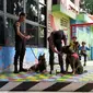 2 Ekor anjing K-9 disiagakan di Terminal Kampung Rambutan saat pengamanan arus mudik Lebaran 2019. (Yunita Amalia/Merdeka)