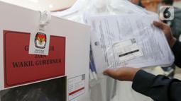 Hari ini, Selasa (26/11/2024), Komisi Pemilihan Umum (KPU) DKI Jakarta mendistribusikan logistik untuk Pemilihan Gubernur DKI Jakarta pada Pemilihan Kepala Daerah (Pilkada) Serentak 2024. (Liputan6.com/Herman Zakharia)