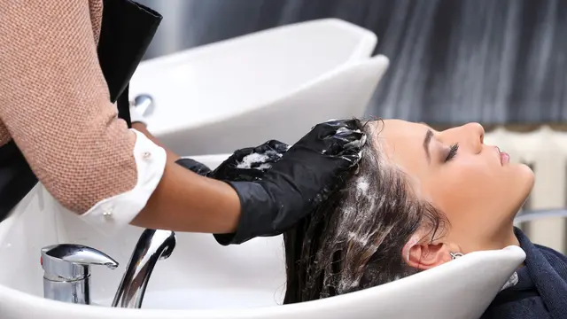 Ilustrasi membersihkan rambut