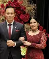 Annisa Pohan dan putri tunggalnya, Almira, kembali tampil kembar bak adik kakak. Kali ini, pasangan ibu dan anak tersebut tampil kembar di resepsi pernikahan Rasyid Rajasa [@agusyudhoyono]