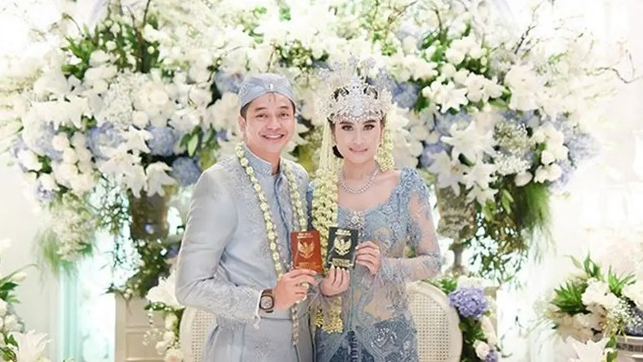 Tak Banyak Undang Tamu, Ini 6 Potret Pernikahan Adly Fairuz dan Angbeen Rishi