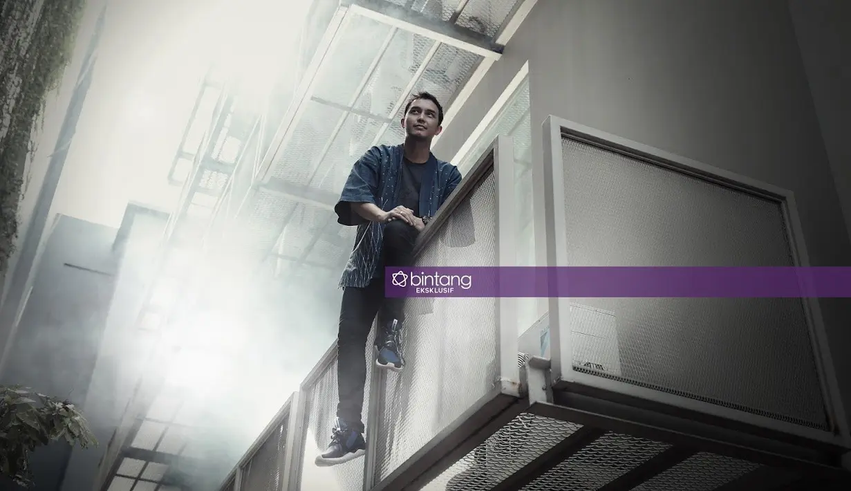 Pemeran dalam film Sang Kiai ini mendapat tantangan baru dalam film religi. Dalam film Bid'ah Cinta, merupakan film religi perdana bagi suami Tika Bravani ini. (Bambang E. Ros/Bintang.com)