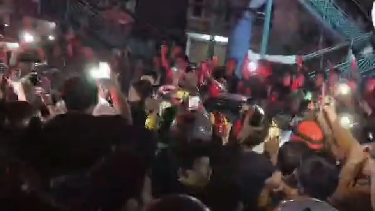 Pria Hendak Bunuh Diri di Papan Reklame Daan Mogot Bikin Heboh Warga, Ini Penyebabnya