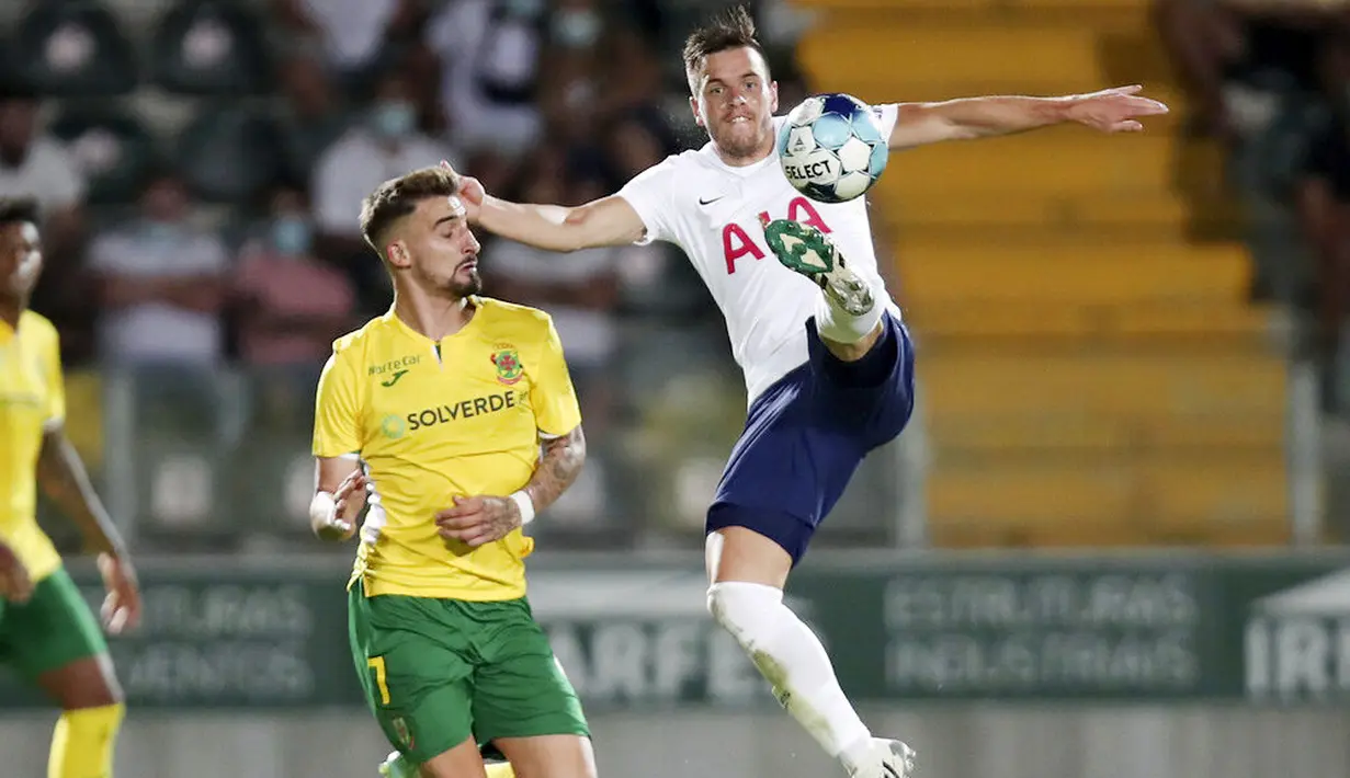Namun tanpa kehadiran bintang-bintang utamanya seperti Harry Kane, Son Heung-Min, hingga Dele Alli, membuat lini serang Tottenham Hotspur tumpul. (Foto: AP /Luis Vieira)