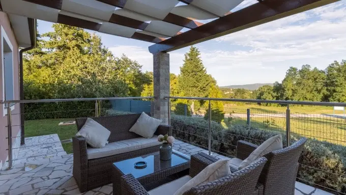 Ilustrasi Teras Rumah Estetik (Credit: Alen Rojnić/Unsplash)