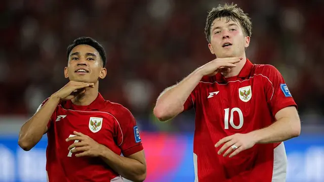 Marselino Ferdinan dan Ole Romeny merayakan gol pada laga Indonesia vs Bahrain di Kualifikasi Piala Dunia 2026 (c) Bagaskara Lazuardi