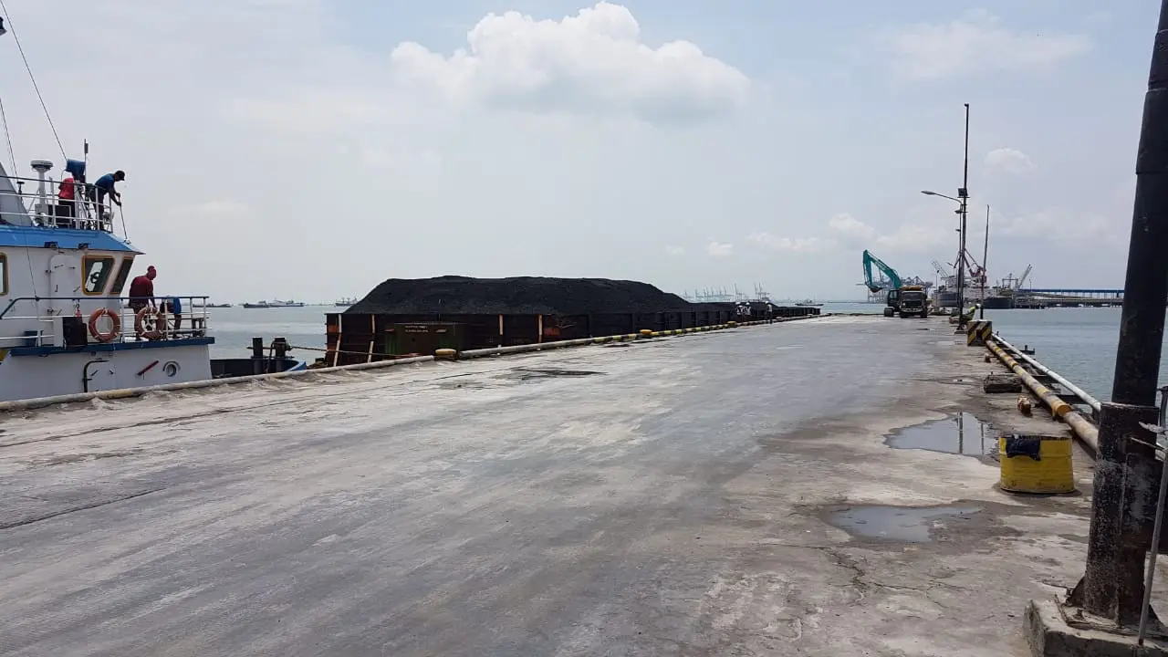 Layani Jasa Sandar Bongkar Kapal Batu Bara Dalam Negeri, Pelindo III Operasikan Terminal Semen Indonesia Group