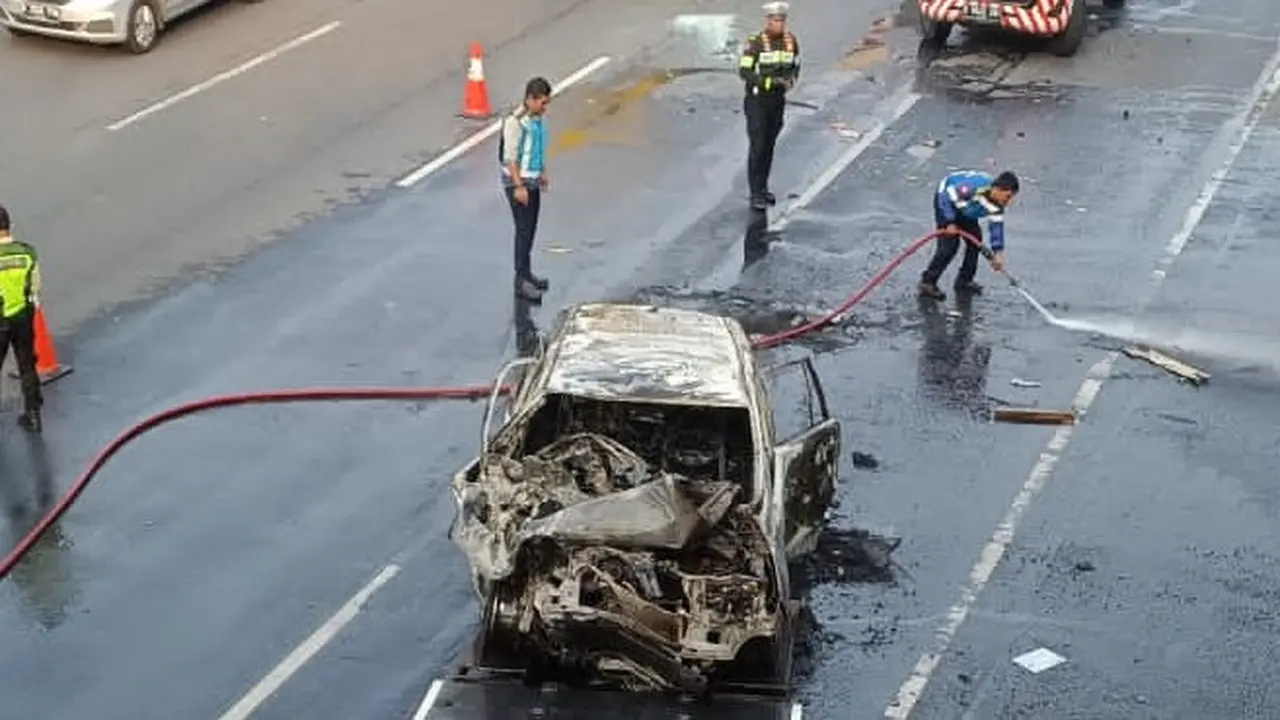Kecelakaan di Tol Tangerang- Jakarta Libatkan Innova dan Truk Engkel