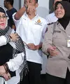 Penyanyi dangdut senior Elvy Sukaesih mengaku tidak mengetahui anak-anaknya menyalahgunakan narkoba. Apalagi kesibukannya selama ini sangat menyita waktu untuk berkumpul bersama anak-anaknya. (Deki Prayoga/Bintang.com)