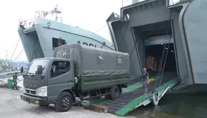 Kapal Rumah Sakit TNI AD Berlayar ke NTT Bantu Korban Gempa