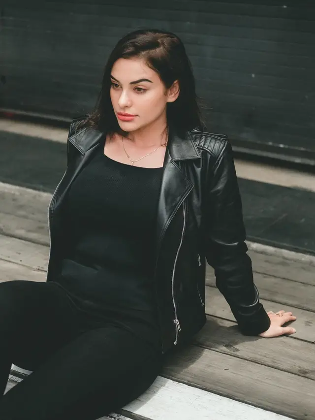Gaya Nora Alexandra Kenakan Jaket Kulit, Tampil Stylish. (Sumber: Instagram/ncdpapl)