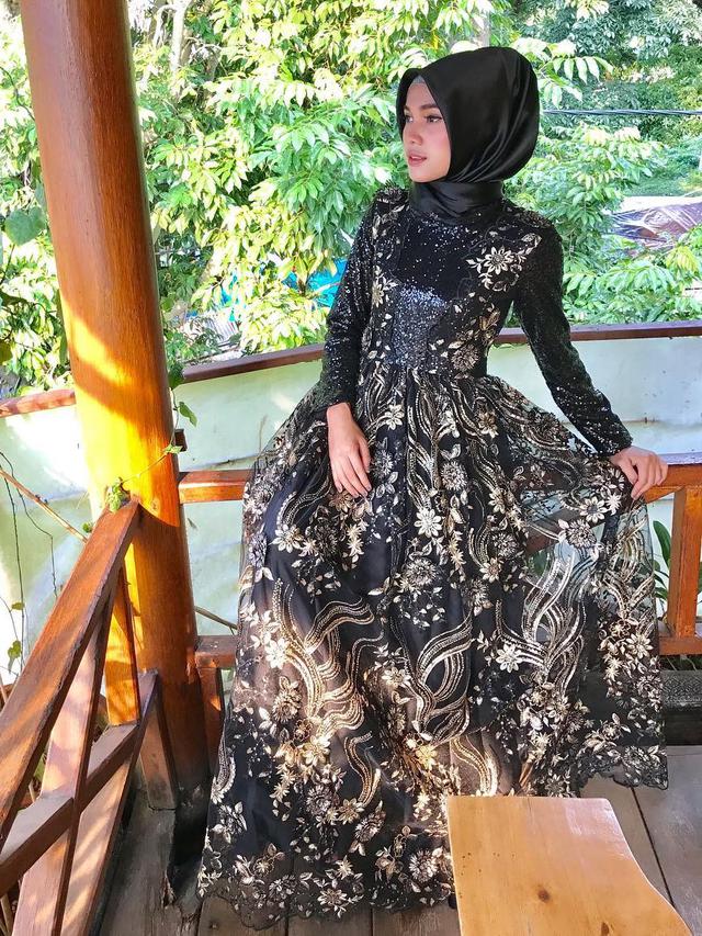 7 Potret Raya Kitty saat Kenakan Hijab, Cantik Memesona - Hot Liputan6.com