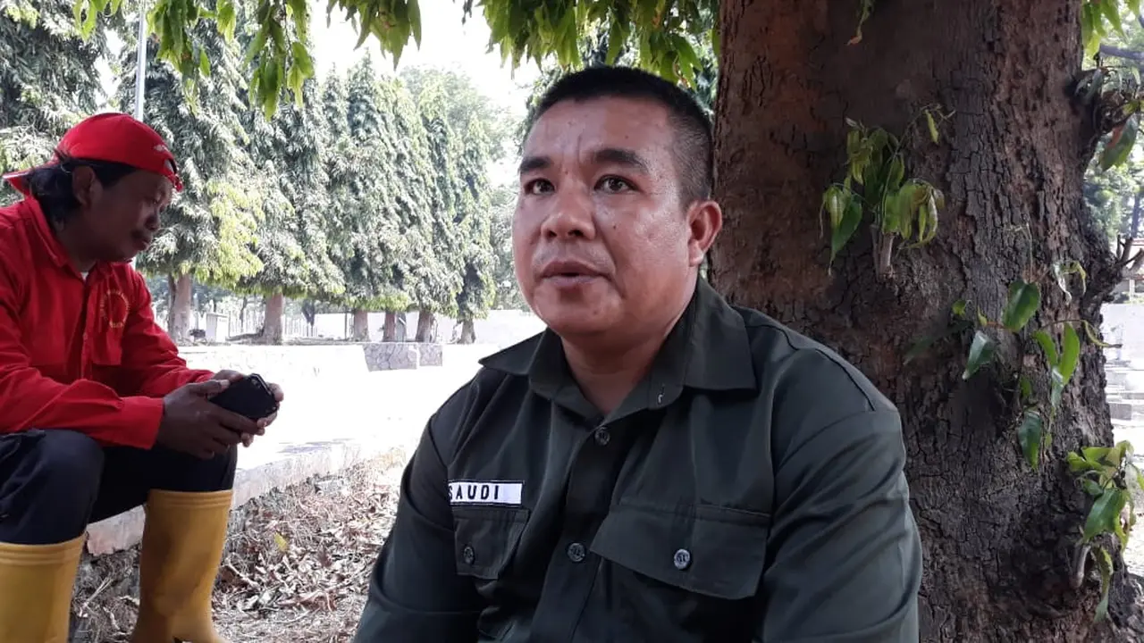 Petugas Penggali Makam BJ Habibie