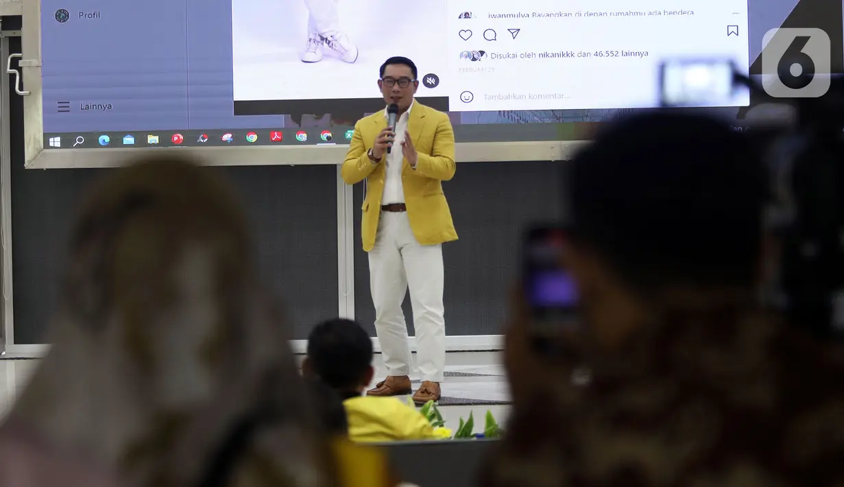 Wakil Ketua Umum Golkar Bidang Pemenangan Pemilu, Ridwan Kamil menyampaikan paparannya dalam acara Kuliah Umum Partai Golkar di Golkar Institute, Jakarta, Senin (13/3/2023). Kuliah umum yang dihadiri para politisi muda partai Golkar tersebut bertemakan kepemimpinan transformatif yang berbasis karya. (Liputan6.com/Johan Tallo)