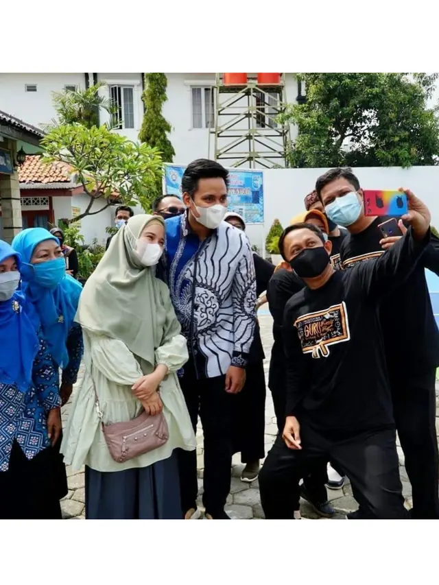 6 Potret Chacha Frederica Jadi Ibu Bupati, Temani Kegiatan Sang Suami